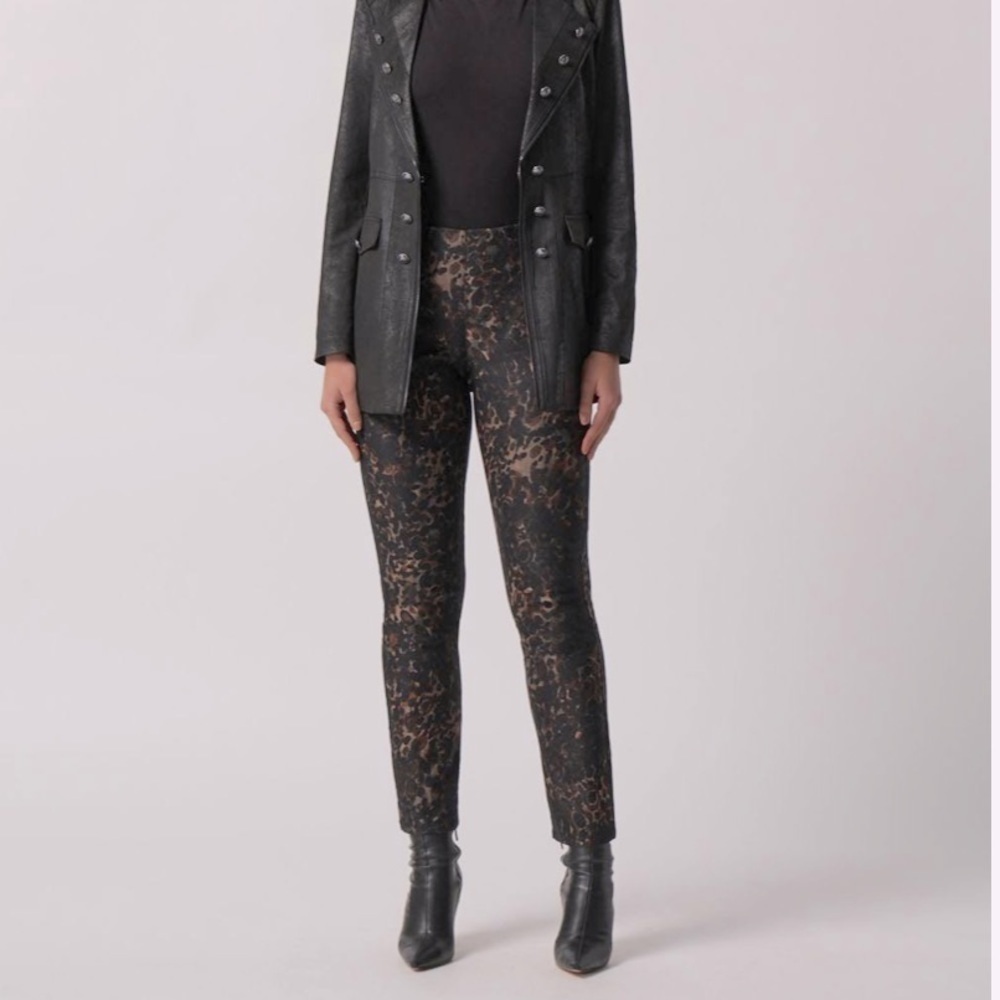 Joseph Ribkoff reptile print skinny pants pull on size 4